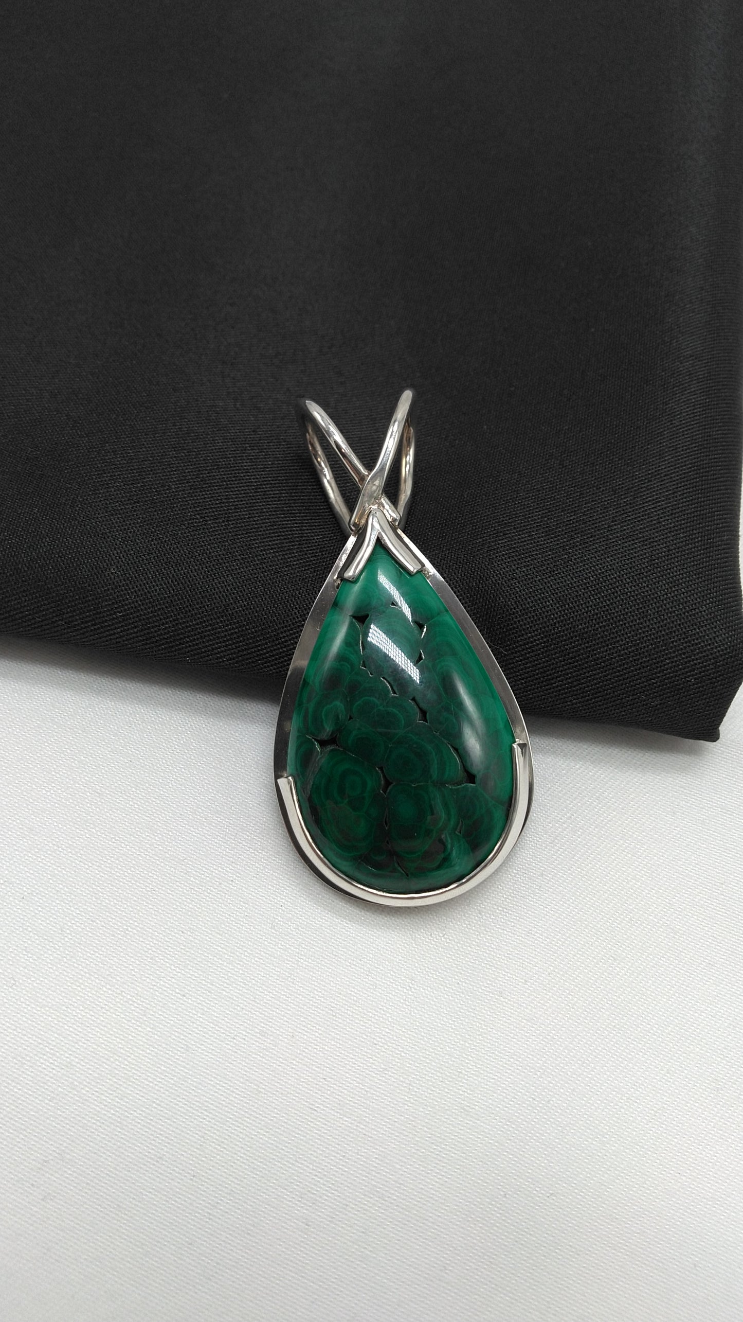 Pear-Shaped Malachite Pendant in Silver