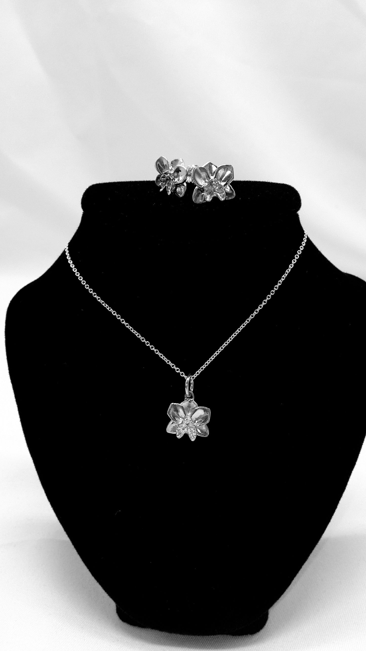 Orchid Set in Silver