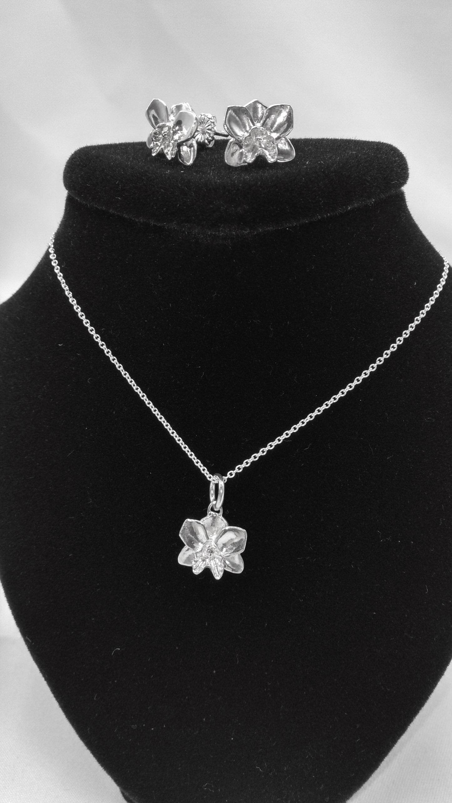 Orchid Set in Silver with Diamonds