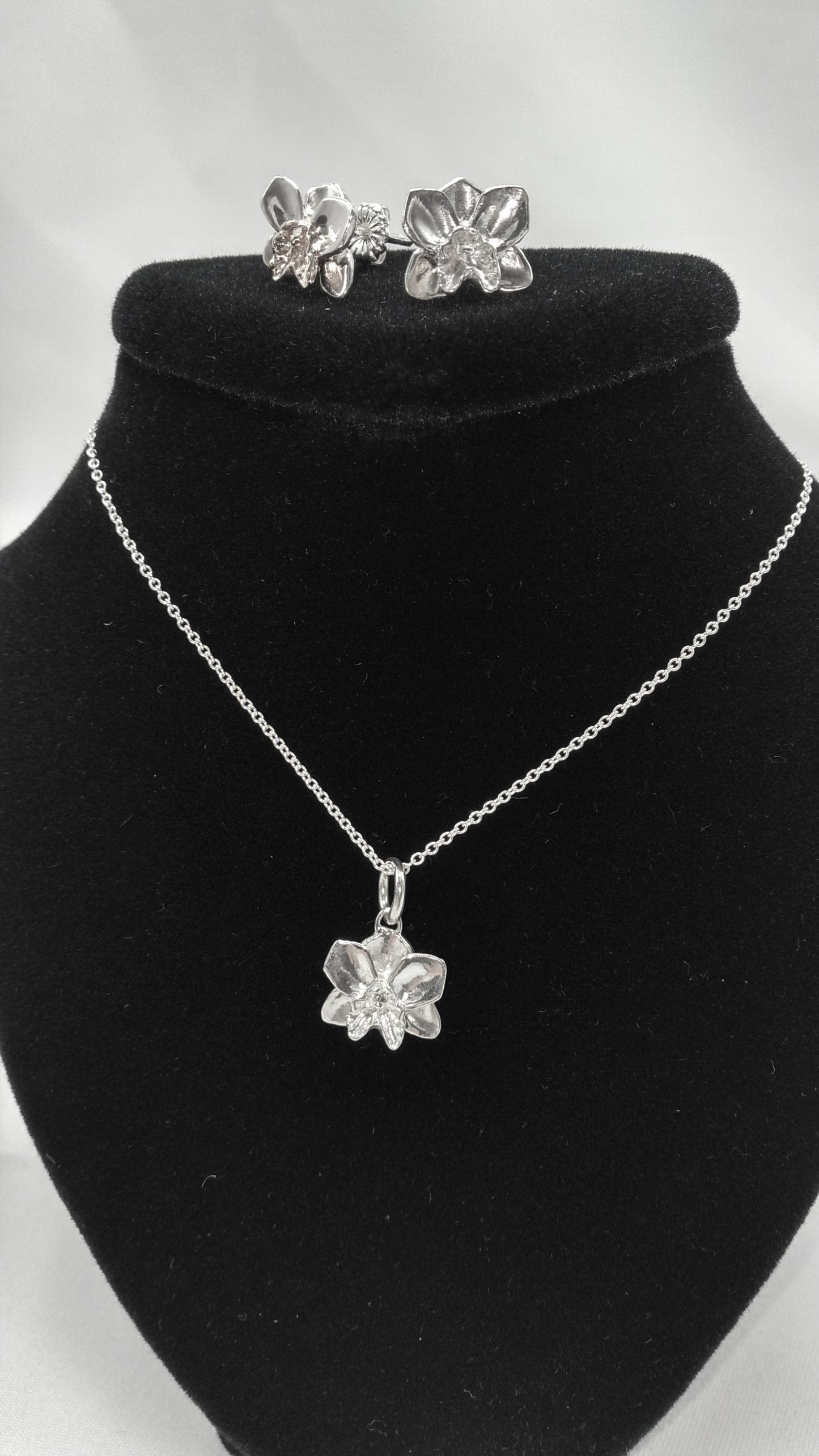 Orchid Set in Silver with Diamonds