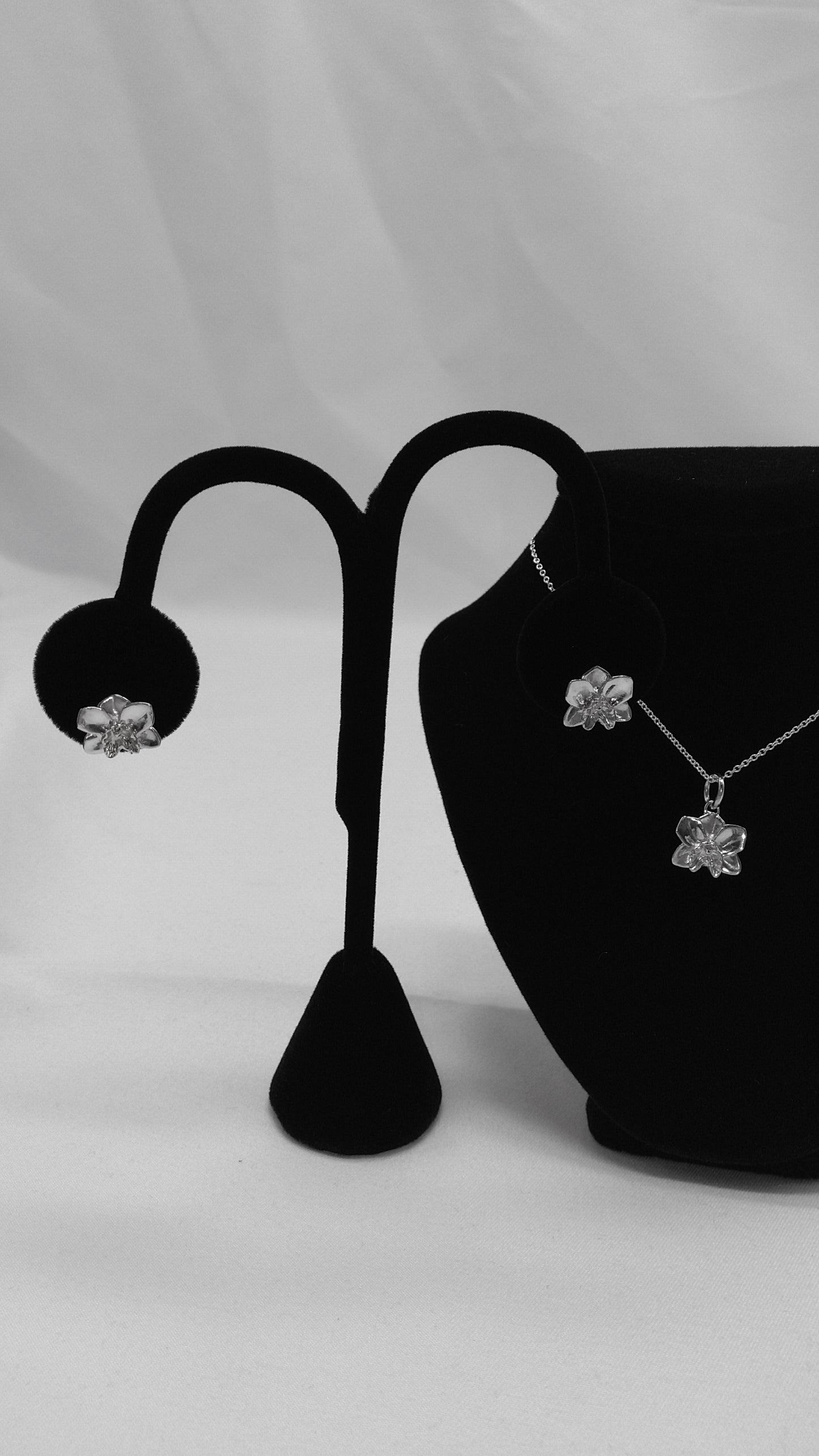 Orchid Set in Silver with Diamonds