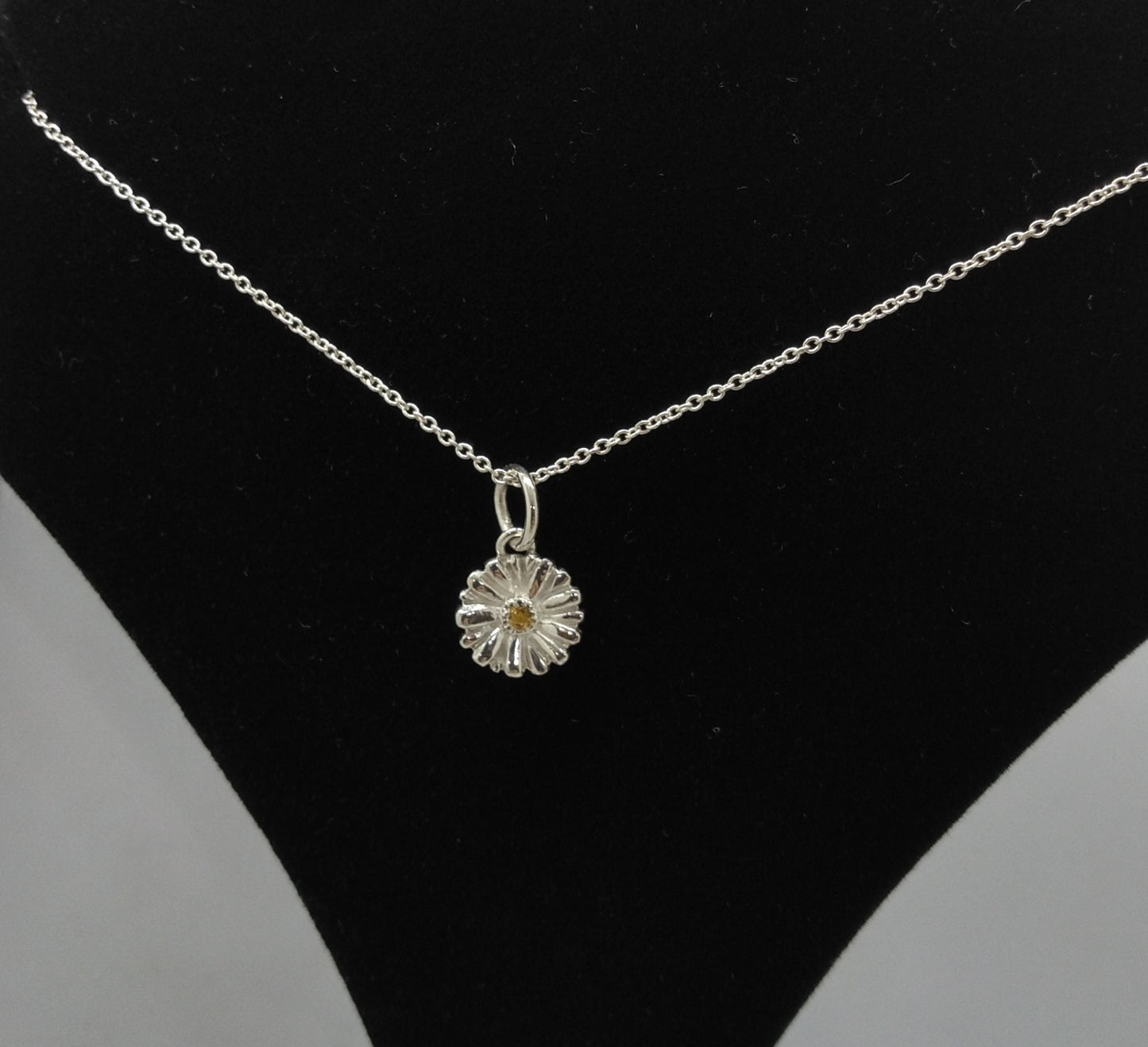 Dainty Daisy Necklace in Silver