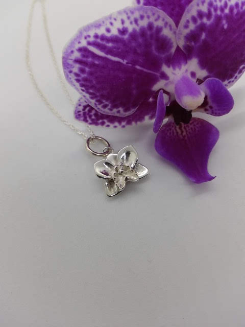 Orchid Necklace in Silver with Diamond