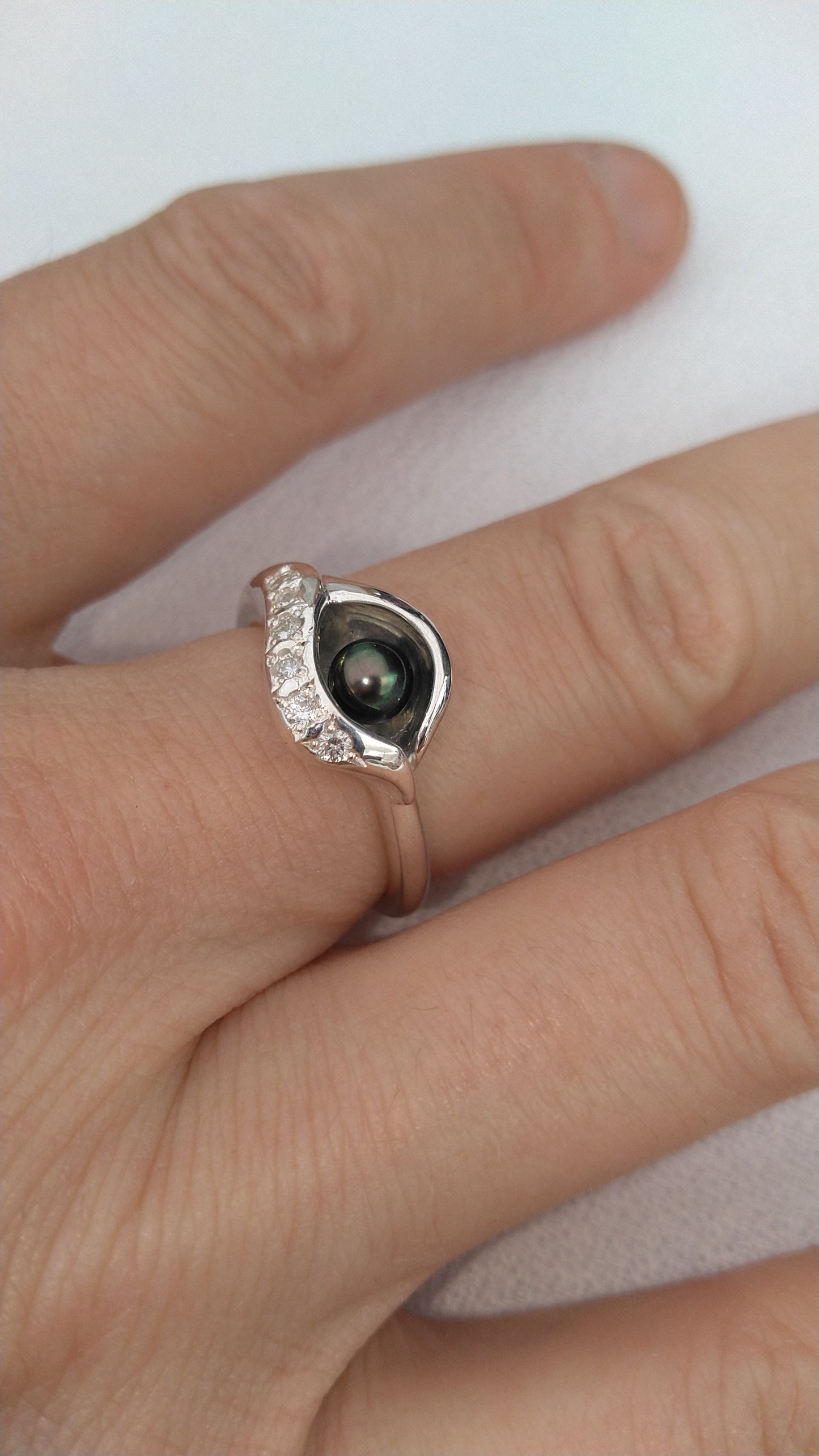 Calla Lily Ring In Silver With Pearl And Diamonds