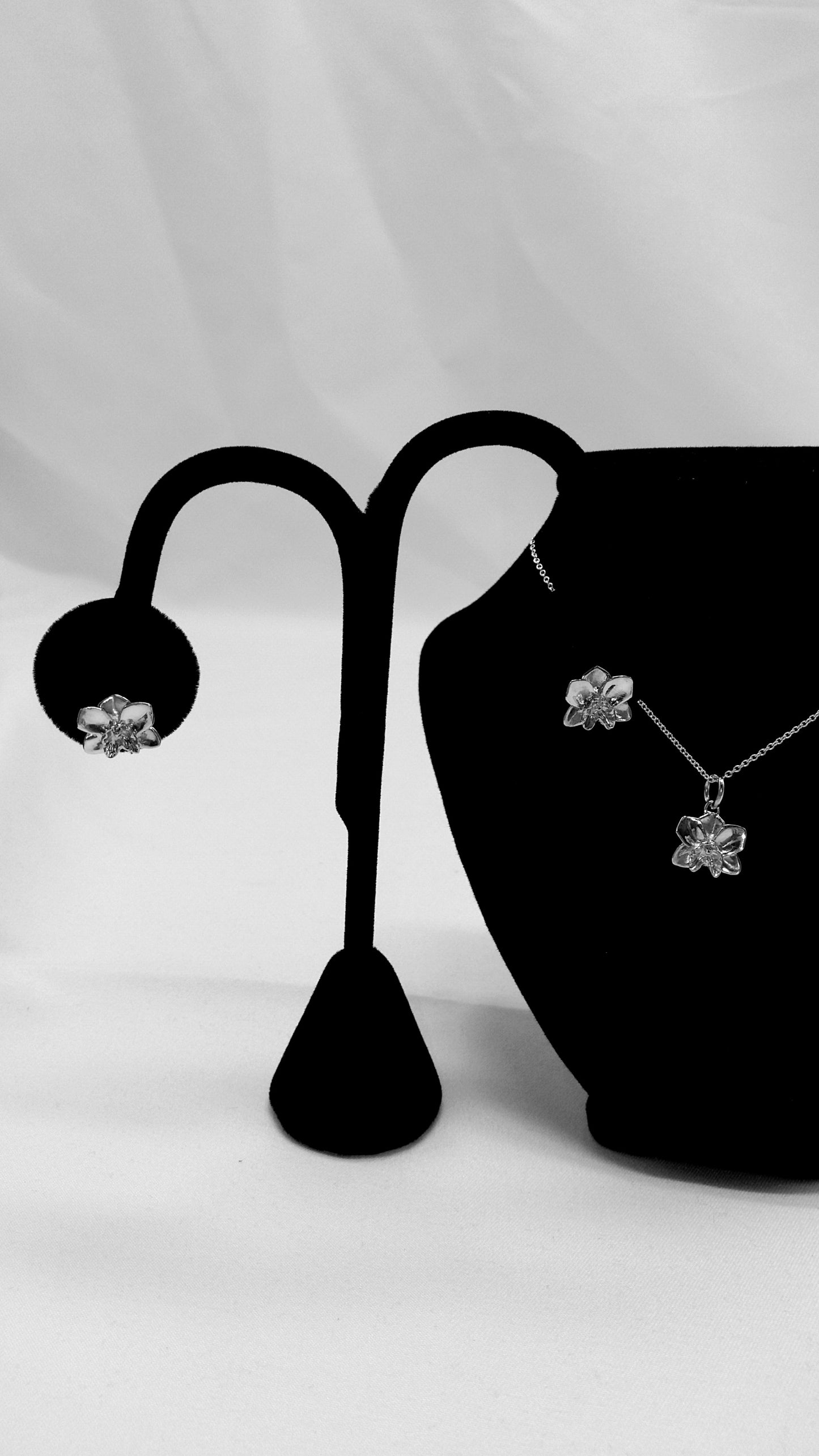 Orchid Set in Silver with Diamonds